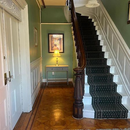 1 Bedroom Private Victorian Apt In Convenient City Location On 5 Acre, Sleeps 4 Poughkeepsie Kültér fotó