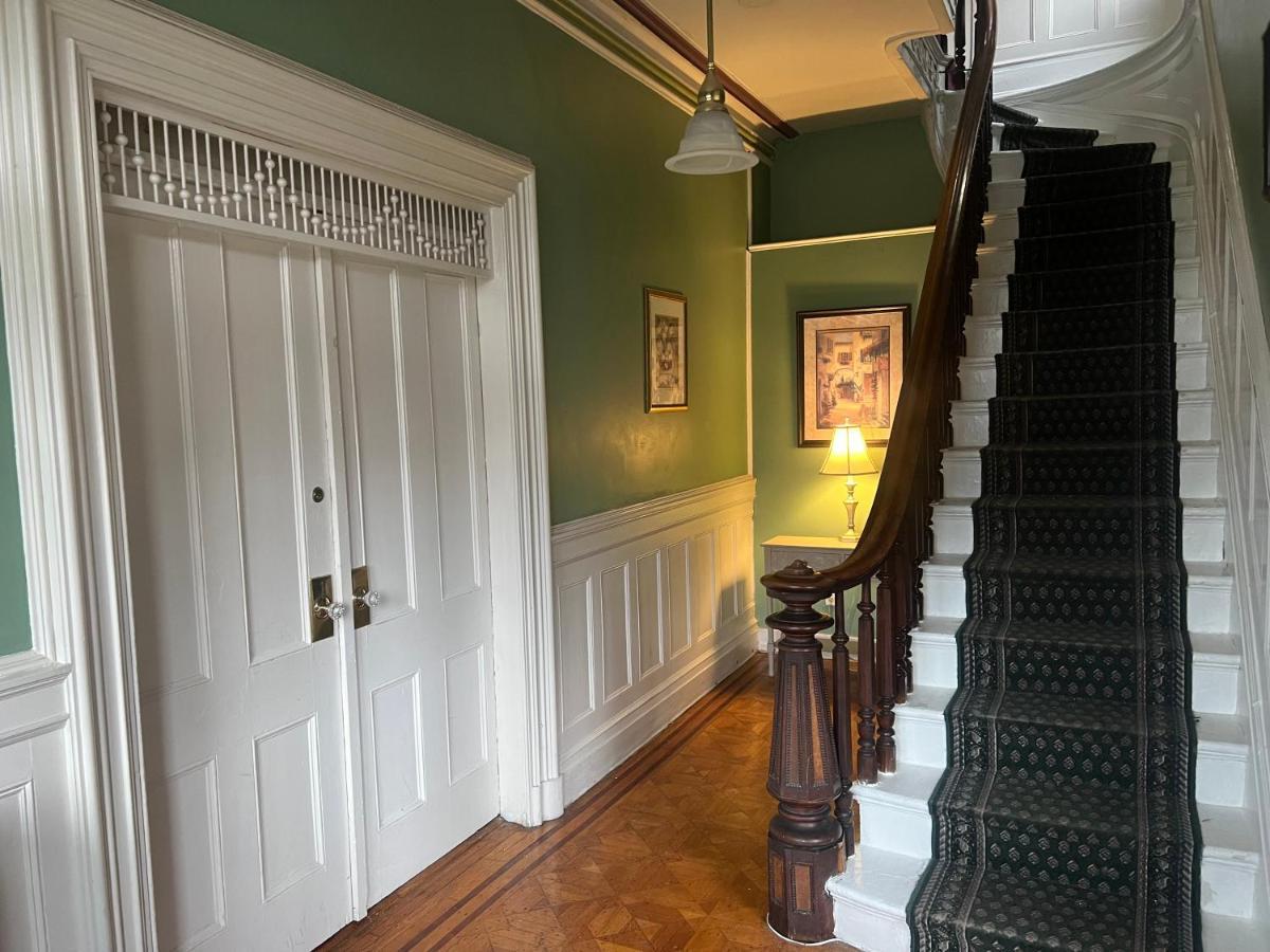 1 Bedroom Private Victorian Apt In Convenient City Location On 5 Acre, Sleeps 4 Poughkeepsie Kültér fotó