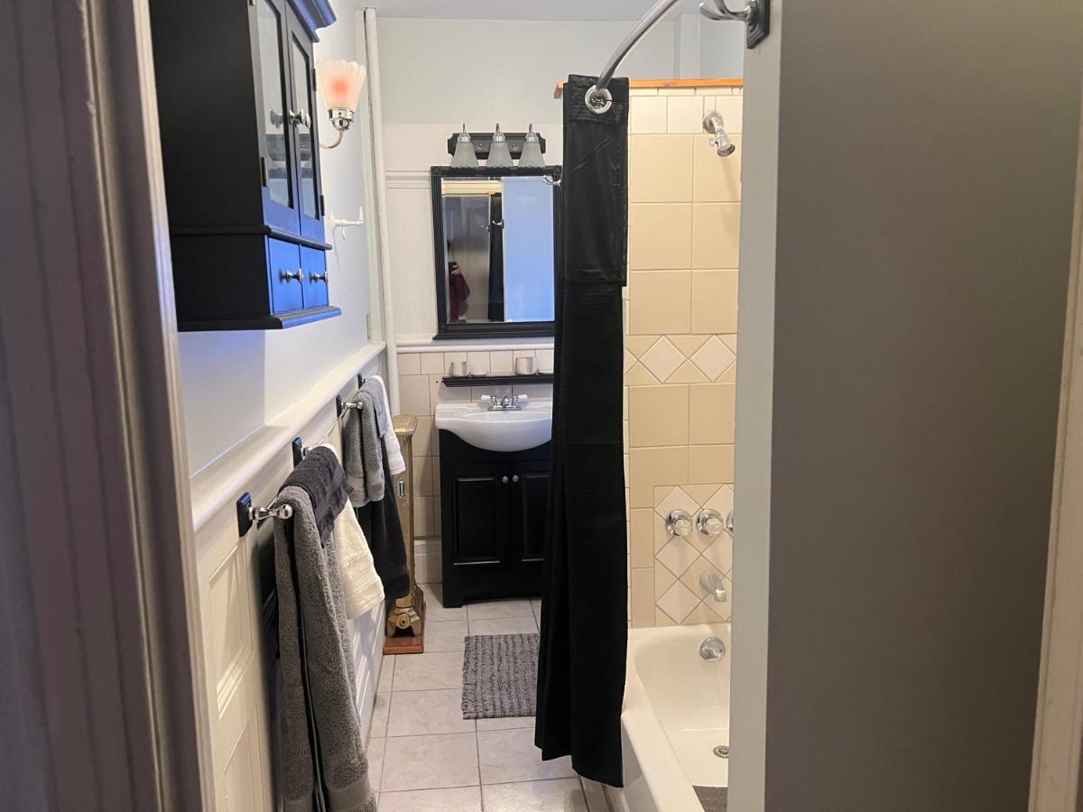 1 Bedroom Private Victorian Apt In Convenient City Location On 5 Acre, Sleeps 4 Poughkeepsie Kültér fotó