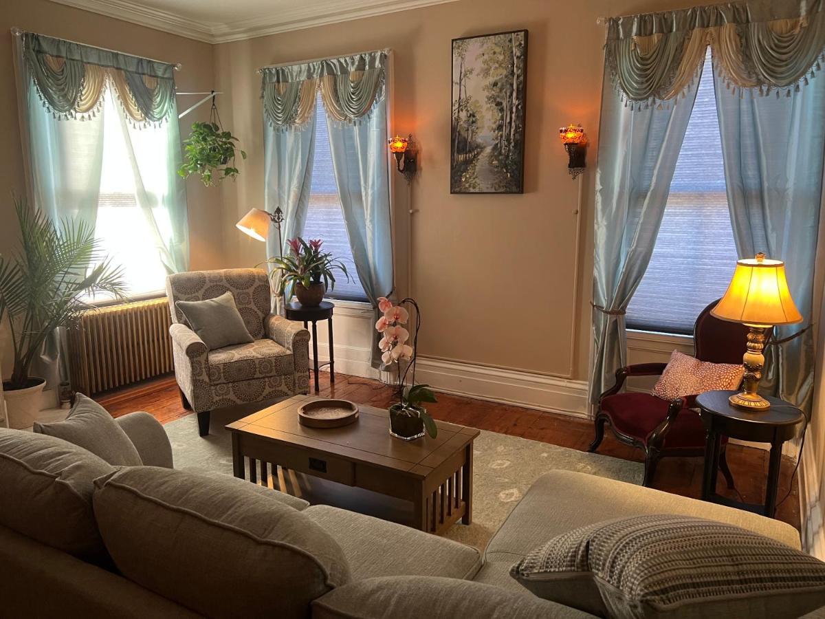 1 Bedroom Private Victorian Apt In Convenient City Location On 5 Acre, Sleeps 4 Poughkeepsie Kültér fotó