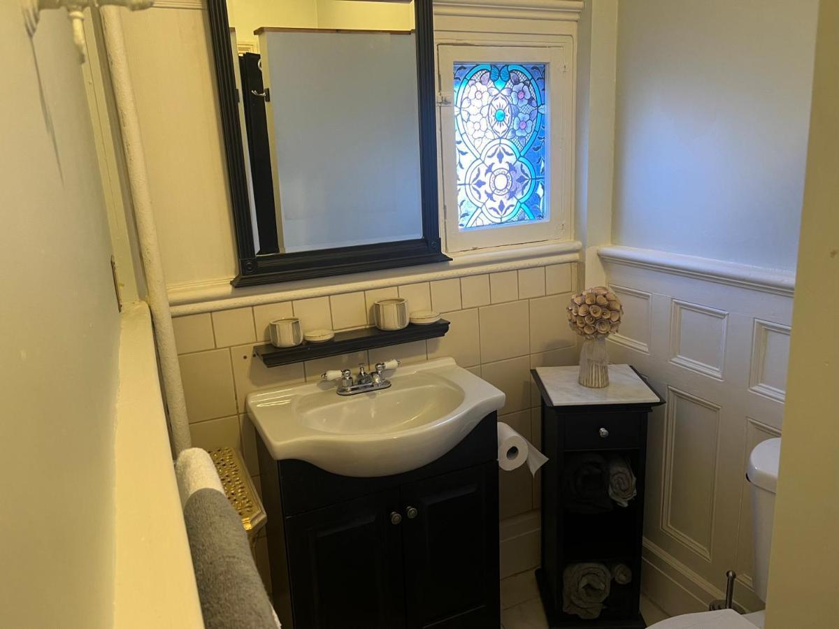 1 Bedroom Private Victorian Apt In Convenient City Location On 5 Acre, Sleeps 4 Poughkeepsie Kültér fotó