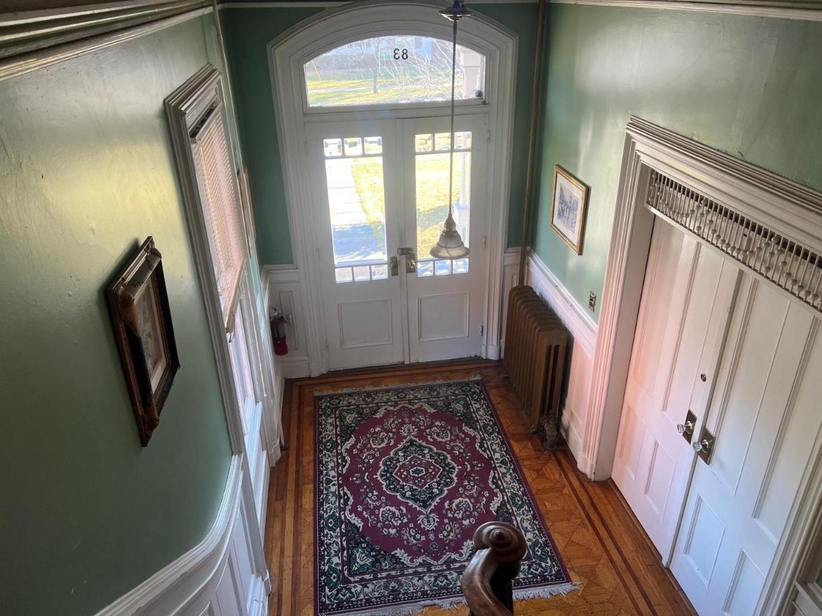 1 Bedroom Private Victorian Apt In Convenient City Location On 5 Acre, Sleeps 4 Poughkeepsie Kültér fotó