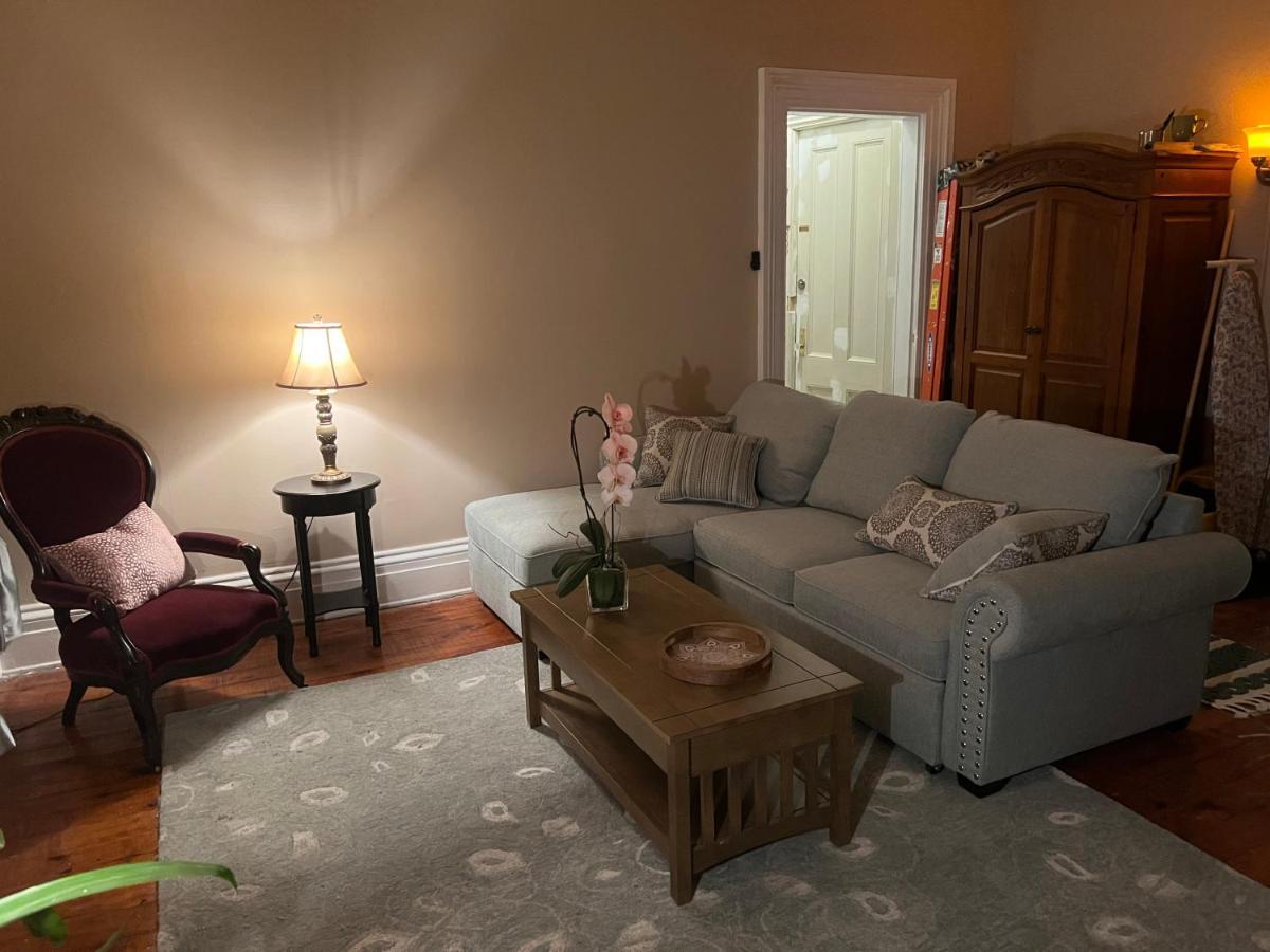 1 Bedroom Private Victorian Apt In Convenient City Location On 5 Acre, Sleeps 4 Poughkeepsie Kültér fotó