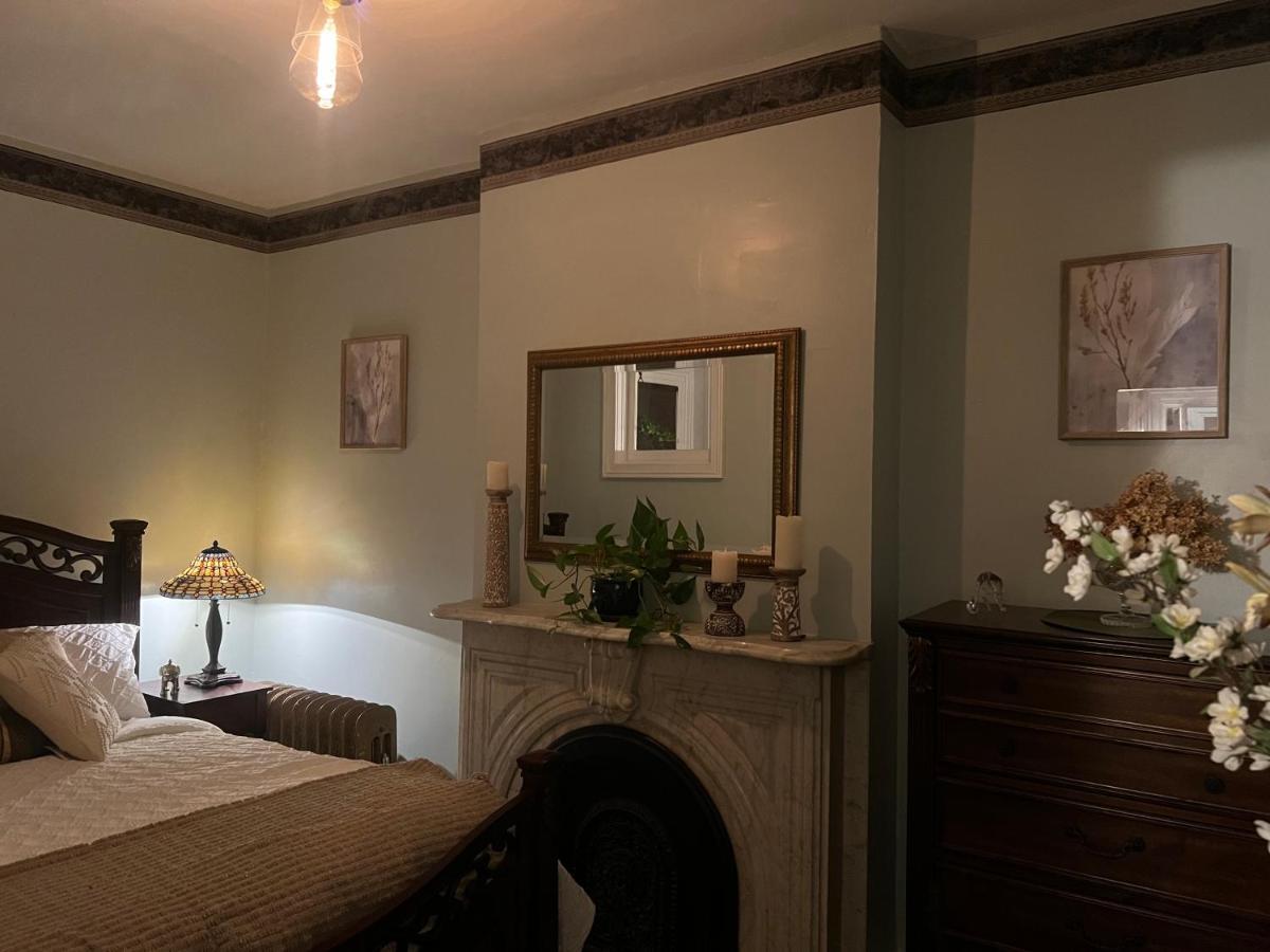 1 Bedroom Private Victorian Apt In Convenient City Location On 5 Acre, Sleeps 4 Poughkeepsie Kültér fotó