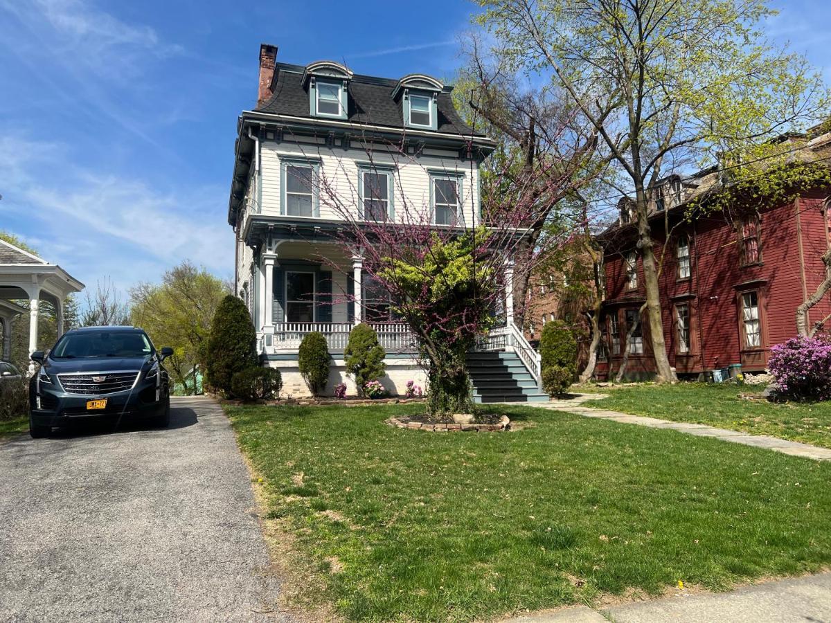 1 Bedroom Private Victorian Apt In Convenient City Location On 5 Acre, Sleeps 4 Poughkeepsie Kültér fotó