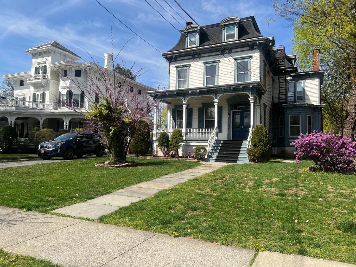 1 Bedroom Private Victorian Apt In Convenient City Location On 5 Acre, Sleeps 4 Poughkeepsie Kültér fotó