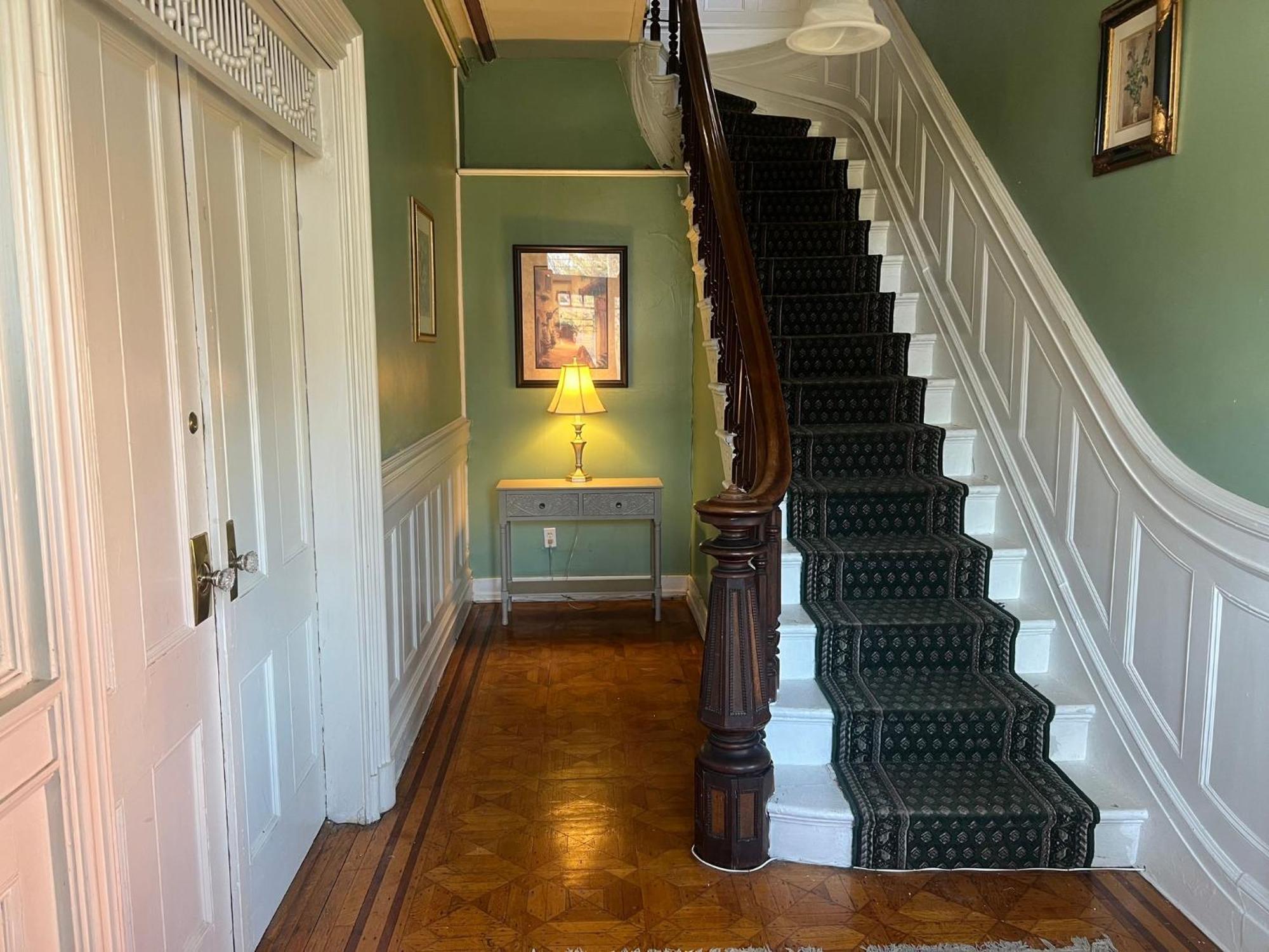 1 Bedroom Private Victorian Apt In Convenient City Location On 5 Acre, Sleeps 4 Poughkeepsie Kültér fotó